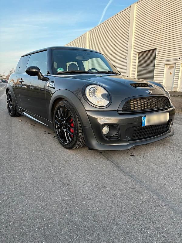 Grau Gebraucht 2013 Mini John Cooper Works Kleinwagen | 10.900 € (Fairer Preis) - Bild 1/4