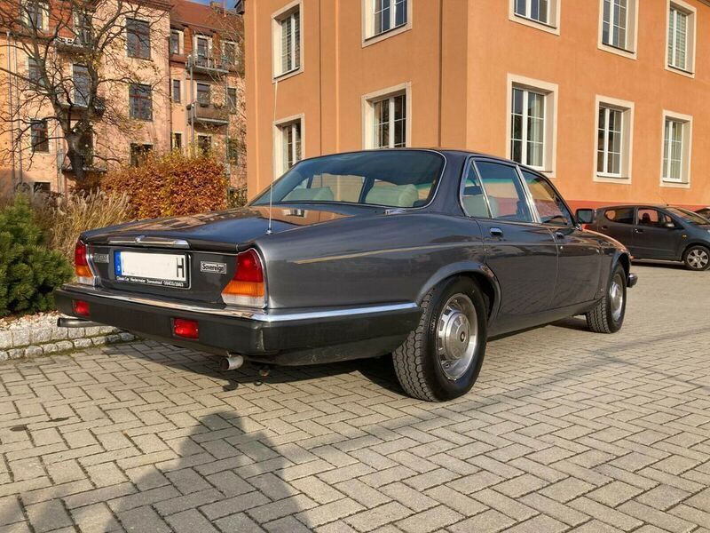 Gebraucht Jaguar XJ12 295 PS (216 kW) 1986 Grau Limousine