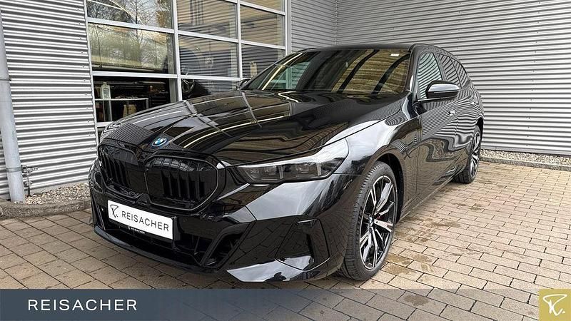 Neu BMW 550e Performance 489 PS (359 kW) 2026 Schwarz Kombi