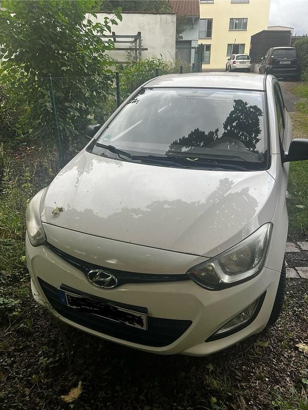 Weiß Gebraucht 2013 Hyundai i20 Kleinwagen | 2.900 € (Superpreis) - Bild 1/4