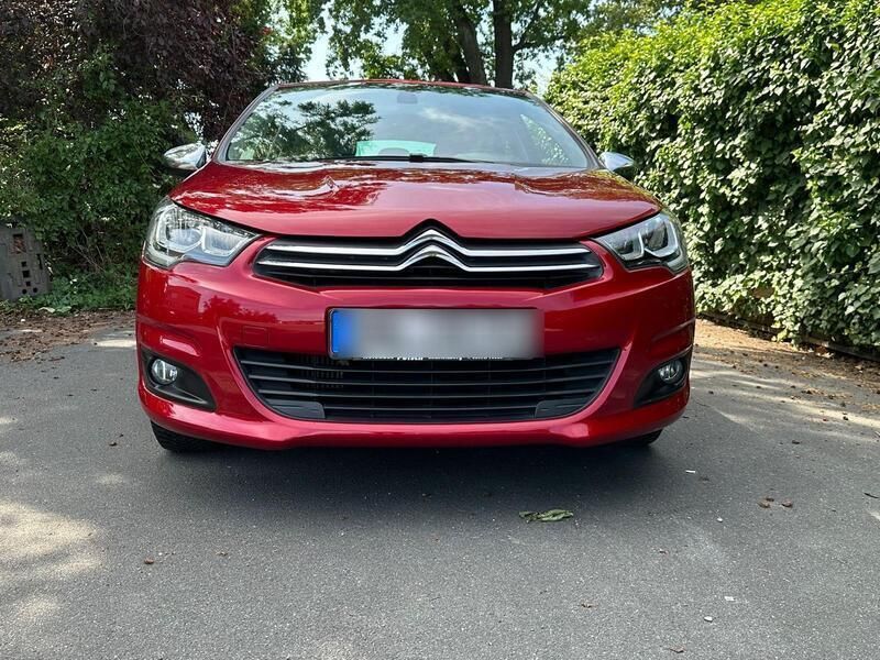 Rot Gebraucht 2017 Citroën C4 PureTech Limousine | 8.999 € (Fairer Preis) - Bild 1/4
