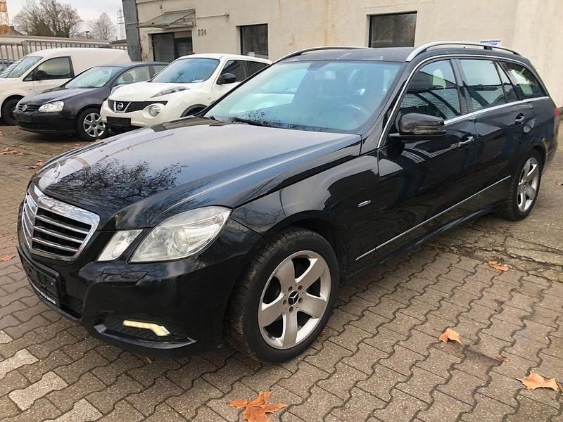 Gebraucht Mercedes E220 170 PS (125 kW) 2011 Schwarz Kombi