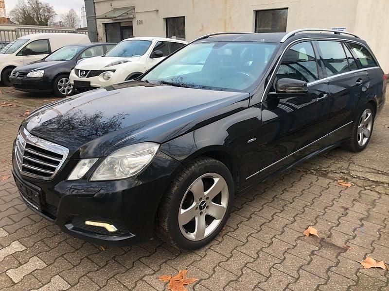 Schwarz Gebraucht 2011 Mercedes E220 Kombi | 6.990 € (Superpreis) - Bild 1/4