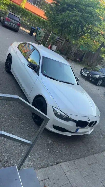 Gebraucht BMW 320 Efficient Dynamics 163 PS (119 kW) 2015 Weiß Limousine