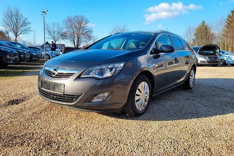 Gebraucht Opel Astra 165 PS (121 kW) 2012 Grau Kombi