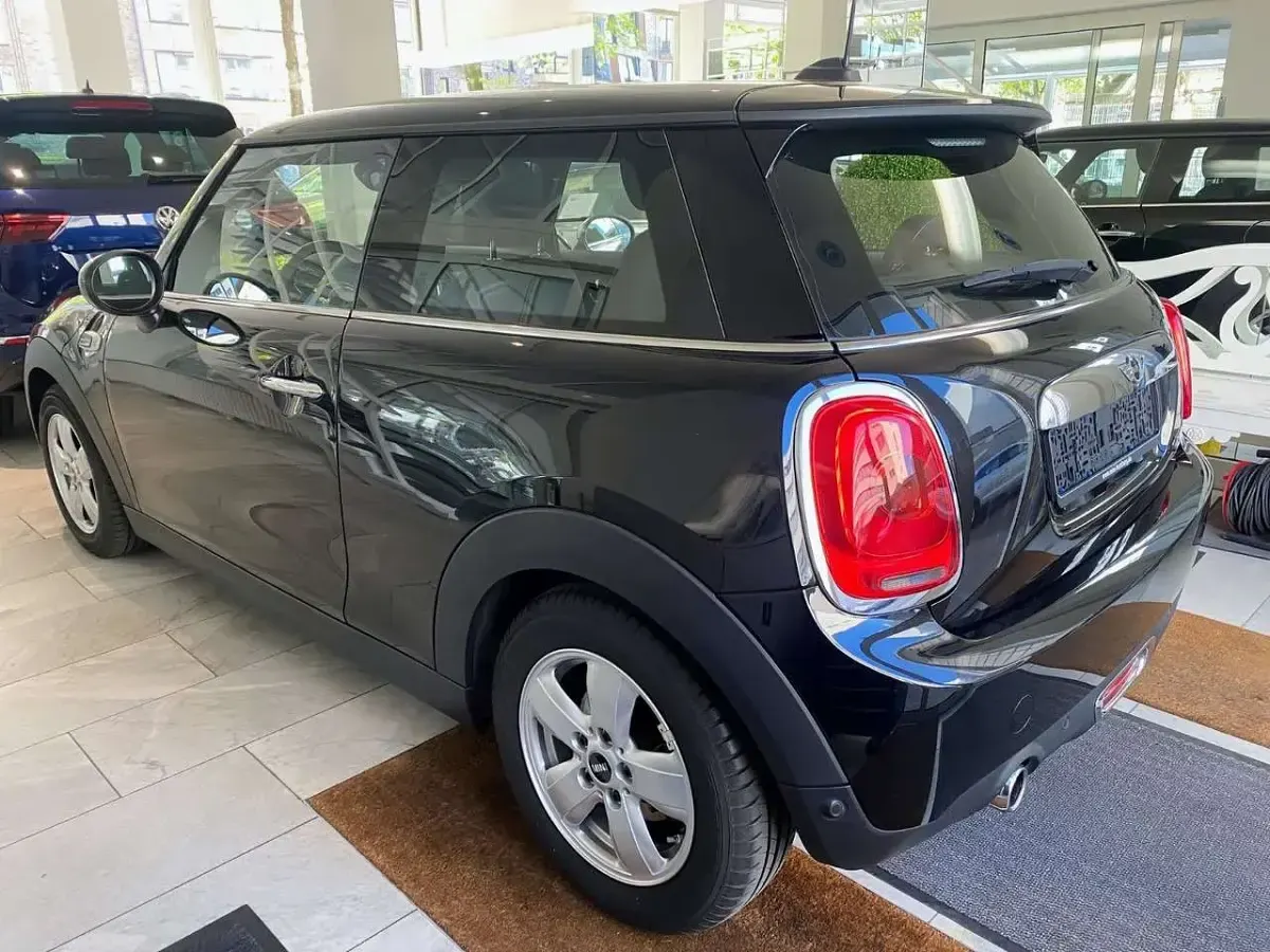 Gebraucht Mini Cooper 103 PS (75 kW) 2017 Schwarz Kleinwagen