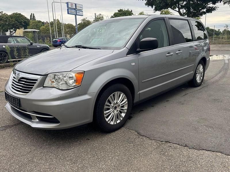 Usata Lancia Voyager Silver 177 CV (130 kW) 2014 Argento Monovolume