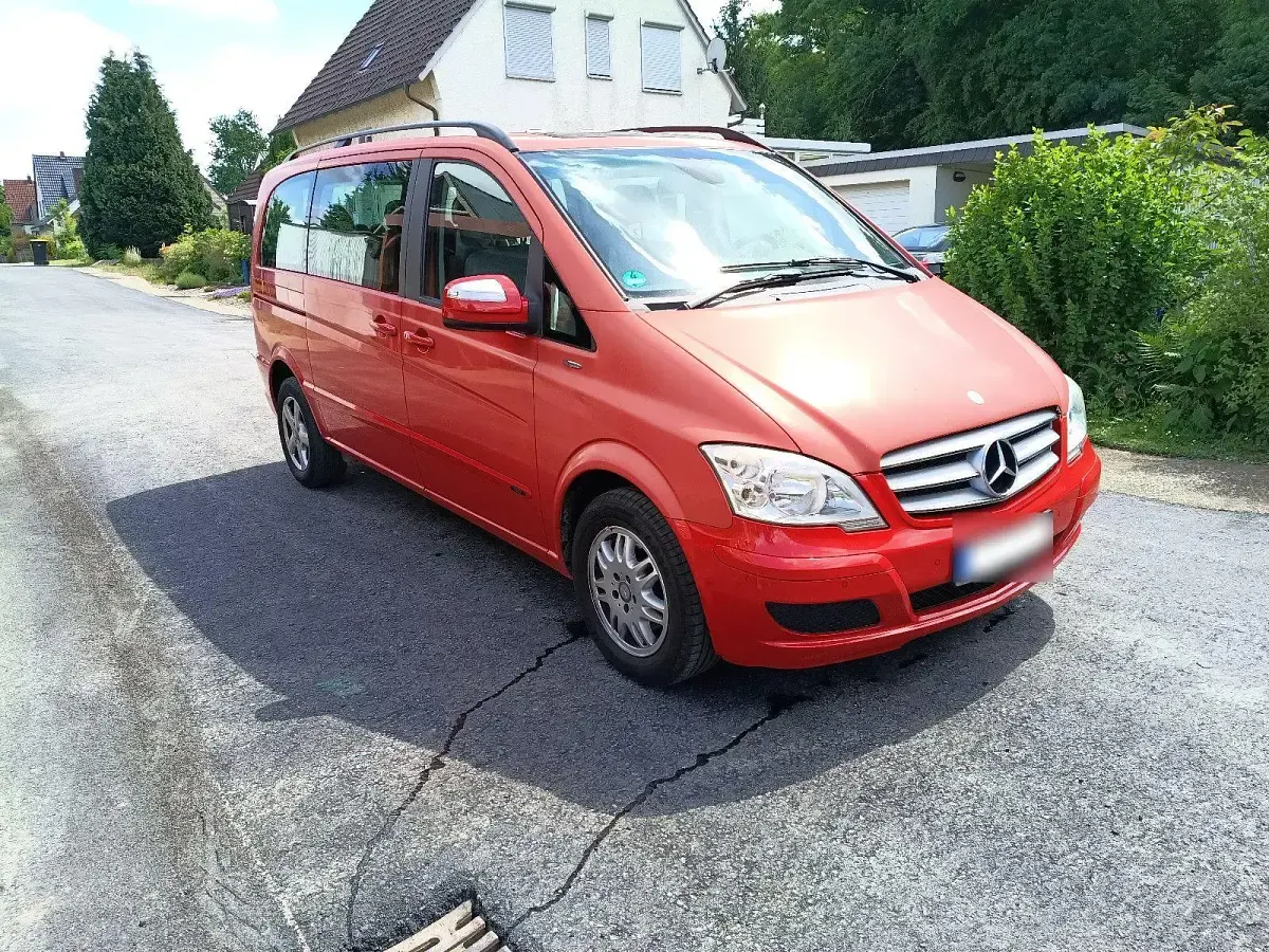 Gebraucht Mercedes Viano 163 PS (119 kW) 2011 Rot Van / Kleinbus