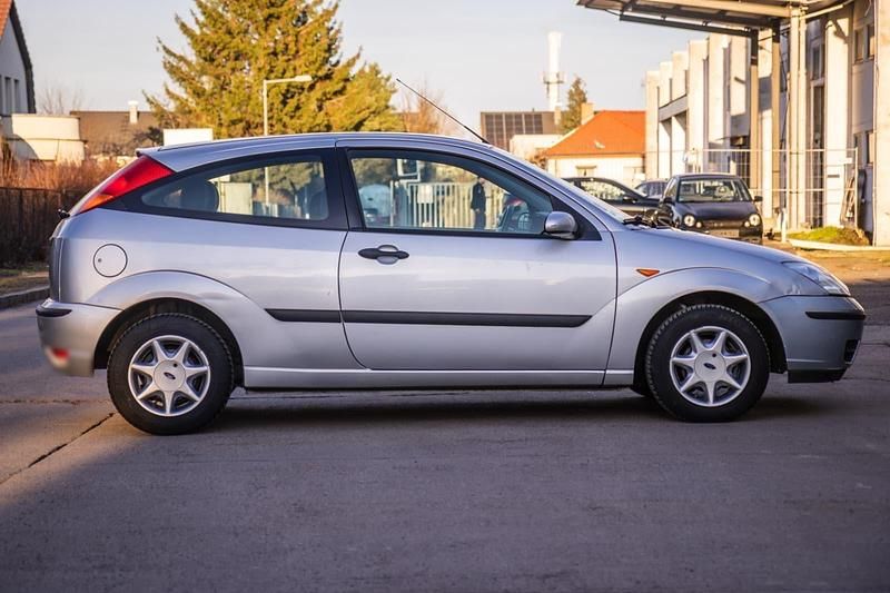 Usata Ford Focus 75 CV (55 kW) 2004 Argento Utilitaria