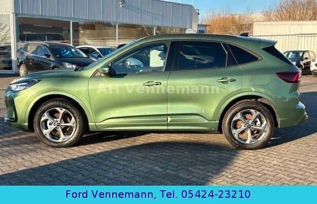 Neu Ford Kuga ST-Line 186 PS (136 kW) 2025 Grün SUV