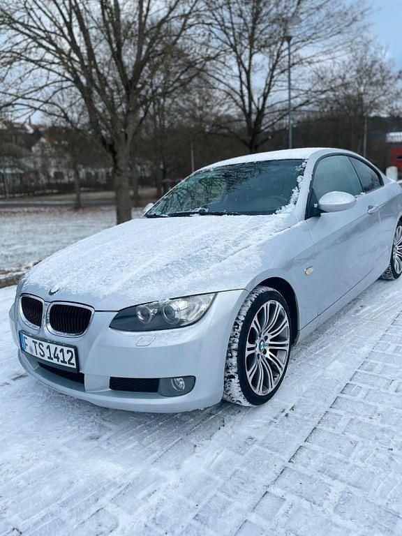 Gebraucht BMW 320 177 PS (130 kW) 2009 Silber Coupé