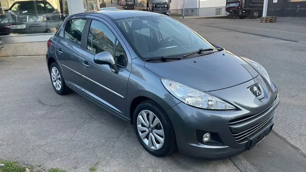 Gebraucht Peugeot 207 Premium 120 PS (88 kW) 2010 Grau Limousine