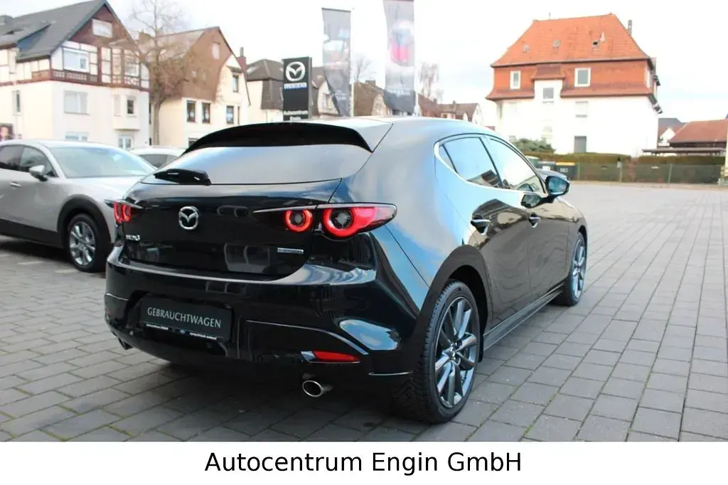 Używany Mazda 3 140 KM (102 kW) 2025 Czarny Sedan/Limuzyna