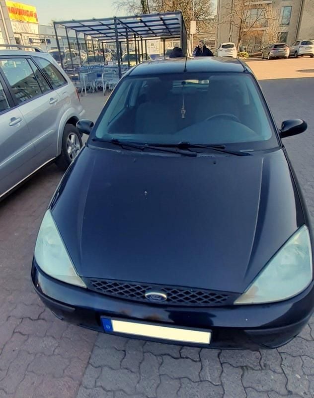 Schwarz Gebraucht 2002 Ford Focus Limousine | 800 € (Guter Preis) - Bild 1/4