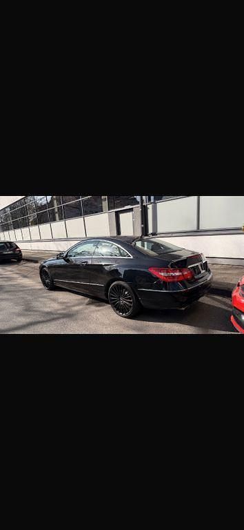 Gebraucht Mercedes E220 170 PS (125 kW) 2012 Schwarz Coupé