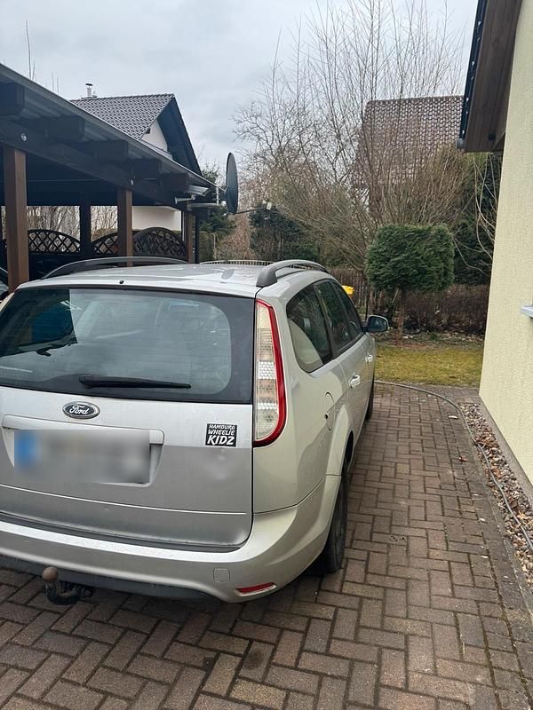 Gebraucht Ford Focus 109 PS (80 kW) 2011 Grau Kombi