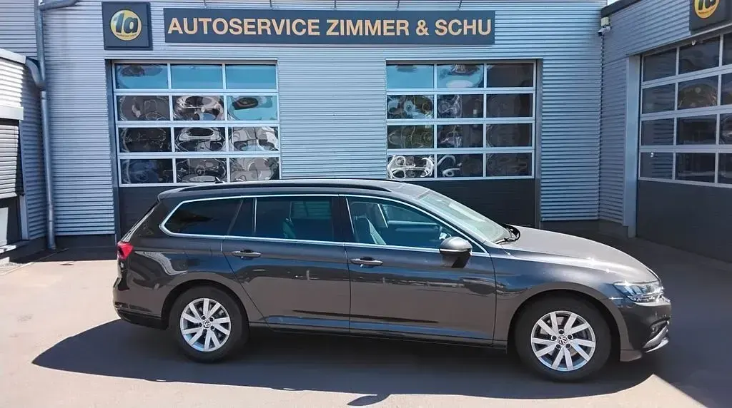 Gebraucht VW Passat Business 150 PS (110 kW) 2023 Grau Kombi