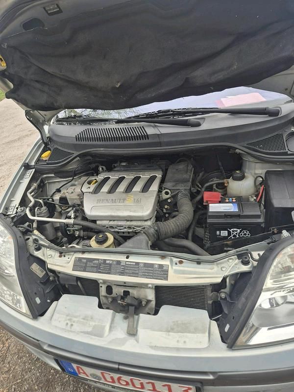 Gebraucht Renault Scénic 108 PS (79 kW) 2001 Silber Van / Kleinbus