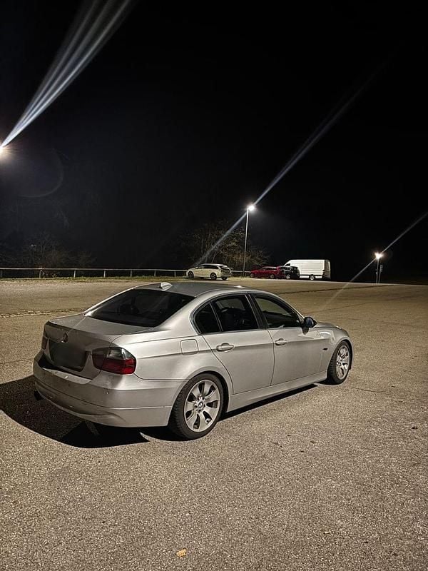 Second-hand BMW 330 258 CP (189 kW) 2004 Argintiu Berlinǎ