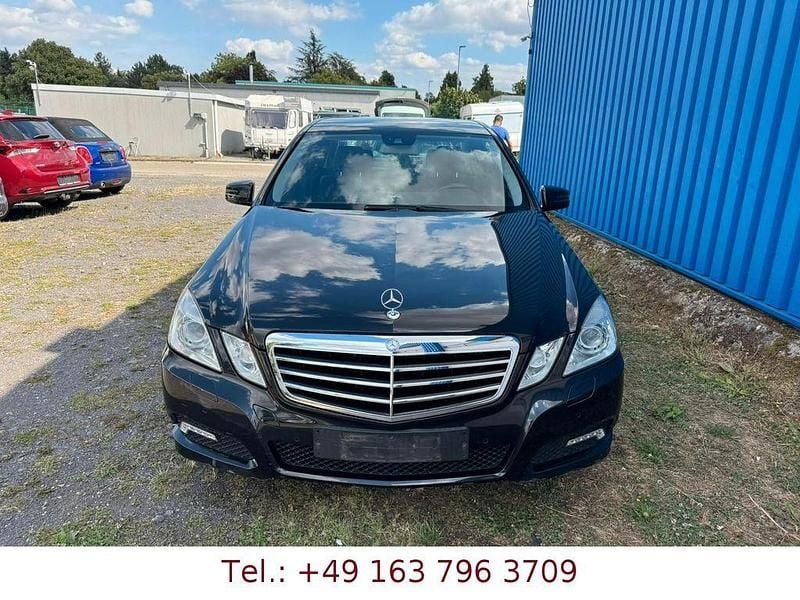Schwarz Gebraucht 2010 Mercedes E220 Limousine | 6.999 € (Superpreis) - Bild 1/4