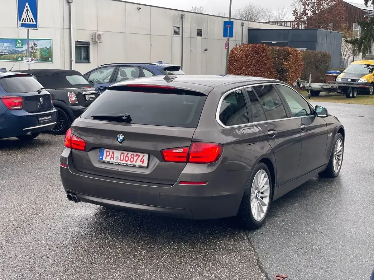 Gebraucht BMW 520 184 PS (135 kW) 2012 Braun Kombi