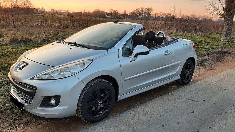 Gebraucht Peugeot 207 CC 111 PS (81 kW) 2011 Silber Cabrio