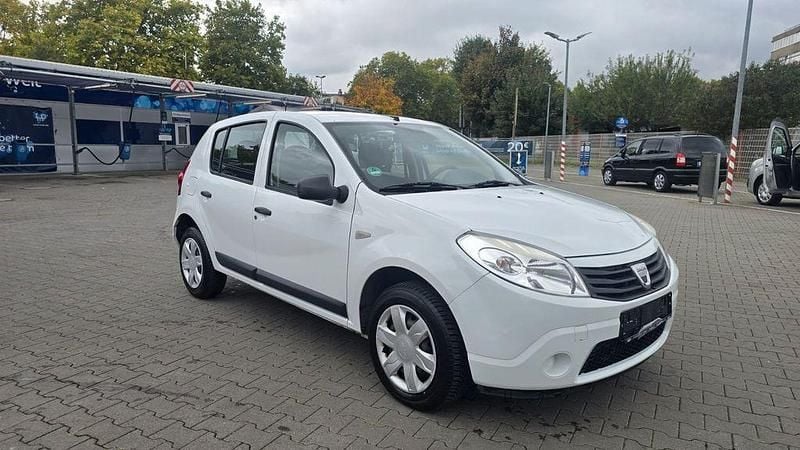 Weiß Gebraucht 2009 Dacia Sandero Ambiance Kleinwagen | 1.599 € (Guter Preis) - Bild 1/4