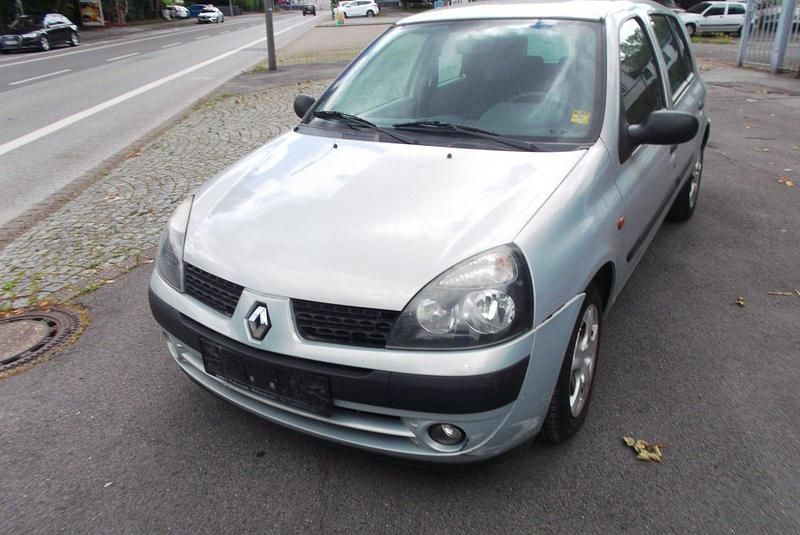 Silber Gebraucht 2002 Renault Clio II Kleinwagen | 450 € (Superpreis) - Bild 1/4