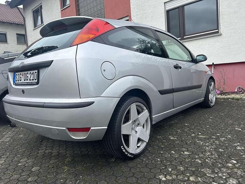 Gebraucht 2004 Ford Focus Futura Limousine | 1.900 € - Bild 1/4