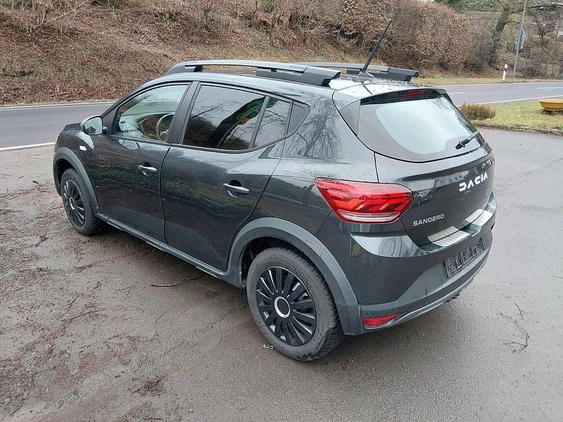 Gebraucht Dacia Sandero Expression 91 PS (66 kW) 2023 Grau Kleinwagen