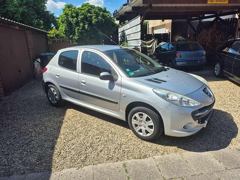 Grau Gebraucht 2009 Peugeot 206+ Kleinwagen | 1.950 € (Fairer Preis) - Bild 1/4