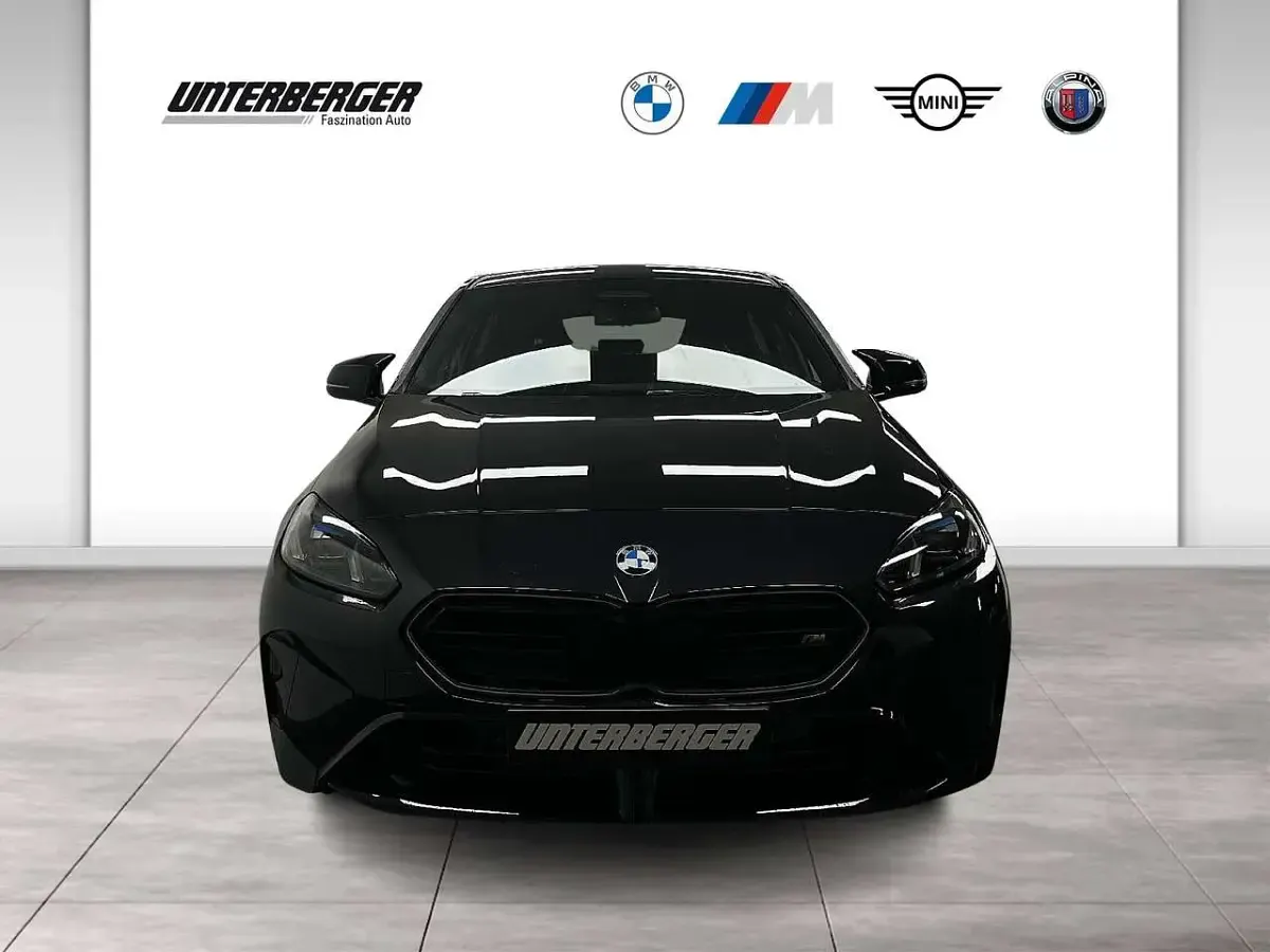 Neu BMW M135 Performance 300 PS (220 kW) 2026 Black sapphire Kleinwagen