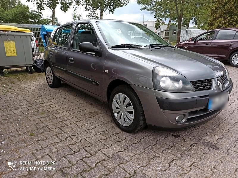 Grau Gebraucht 2003 Renault Clio II Kleinwagen | 1.800 € (Etwas zu teuer) - Bild 1/4