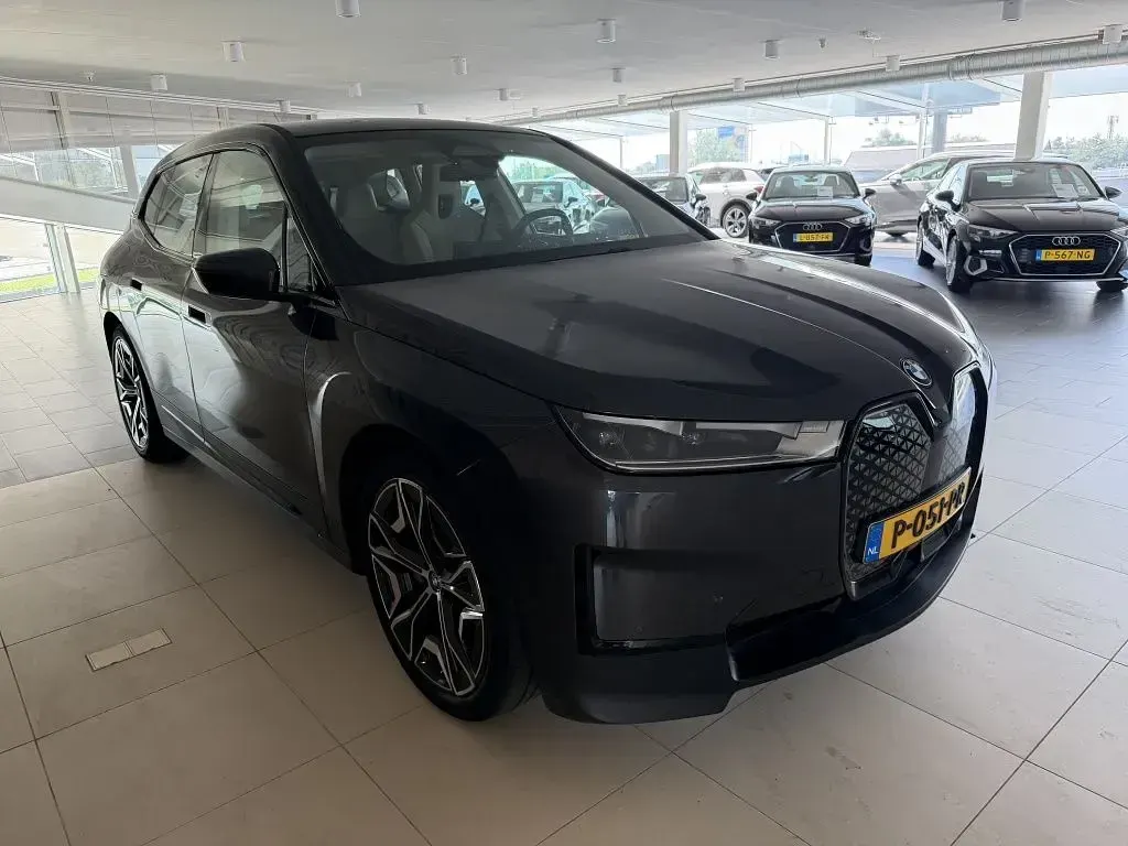 Gebraucht BMW iX Executive 239 kW (326 PS) 2022 Grau SUV