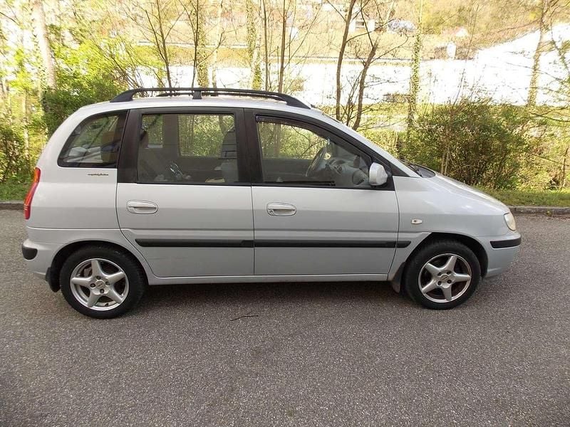 Gebraucht Hyundai Matrix GLS 122 PS (89 kW) 2004 Silber Van / Kleinbus