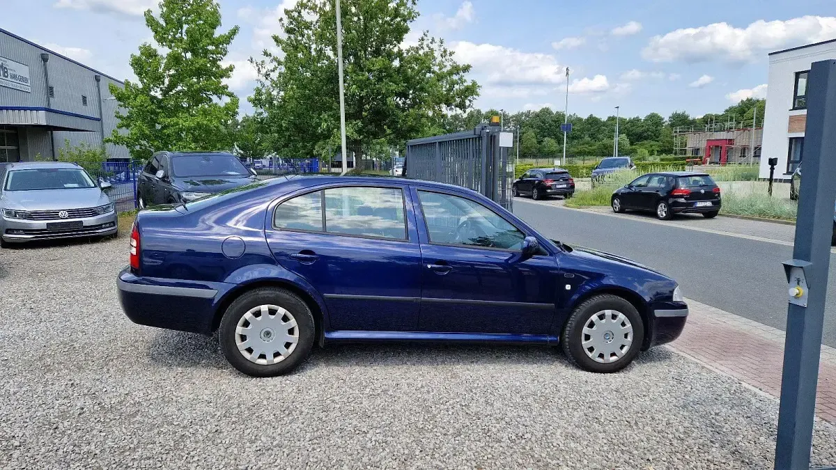Usata Skoda Octavia Ambiente 102 CV (75 kW) 2002 Blu Berlina