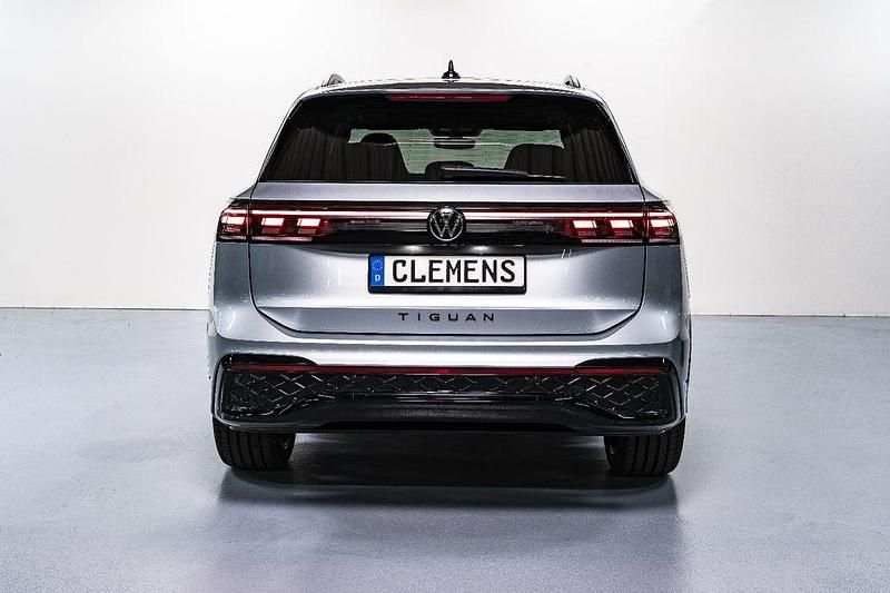 Gebraucht VW Tiguan Style 150 PS (110 kW) 2024 Oyster silver metallic SUV