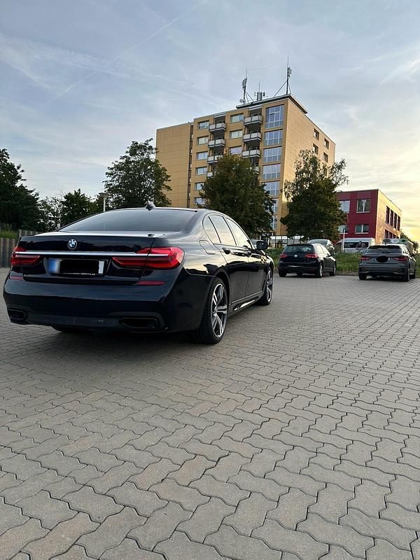 Gebraucht BMW 740 Shadowline 320 PS (235 kW) 2018 Schwarz Limousine