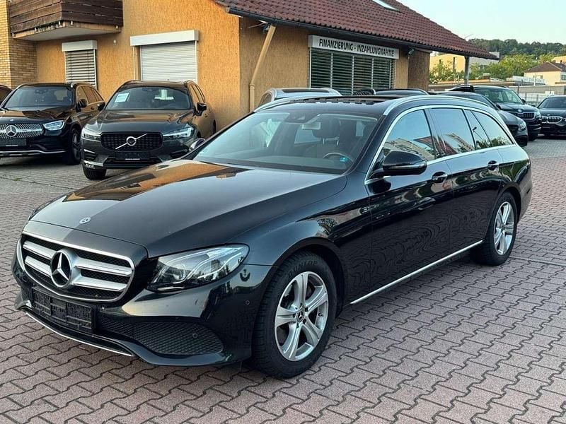 Schwarz Gebraucht 2017 Mercedes E200 Avantgarde Kombi | 17.800 € (Superpreis) - Bild 1/4