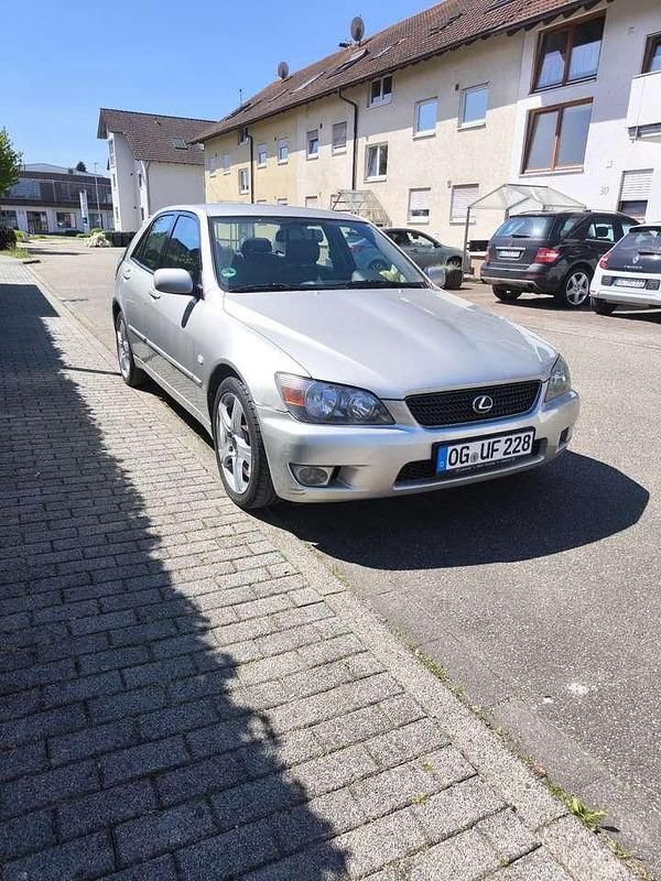 Second-hand Lexus IS200 155 CP (114 kW) 2005 Argintiu Berlinǎ