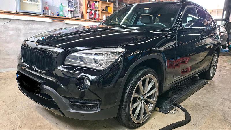 Schwarz Gebraucht 2014 BMW 218 SUV | 14.250 € (Teuer) - Bild 1/4