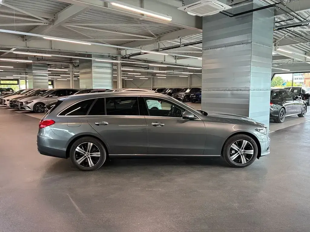 Gebraucht Mercedes C300e Avantgarde 313 PS (230 kW) 2024 Grau Limousine
