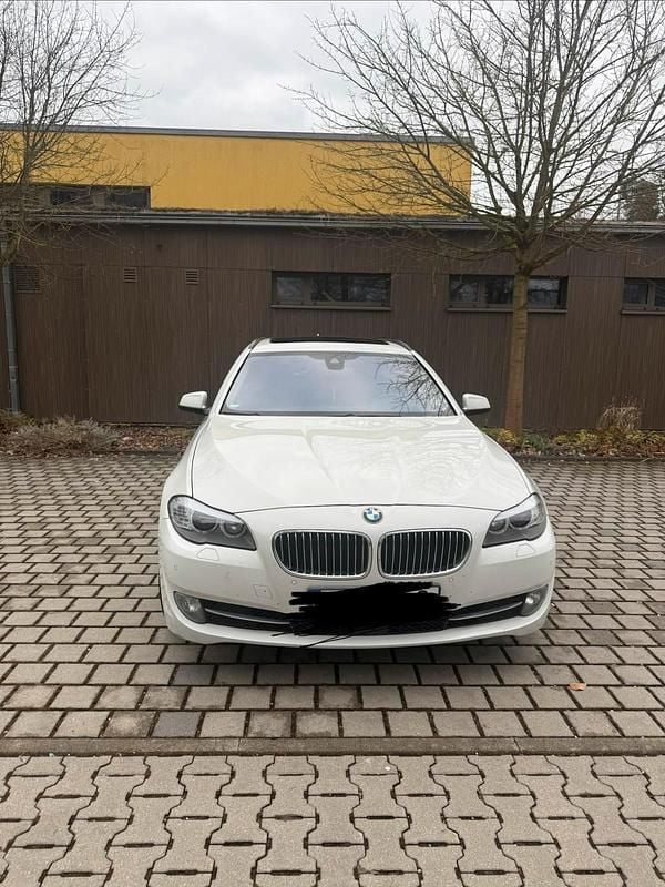 Gebraucht BMW 525 118 PS (86 kW) 2012 Weiß Kombi