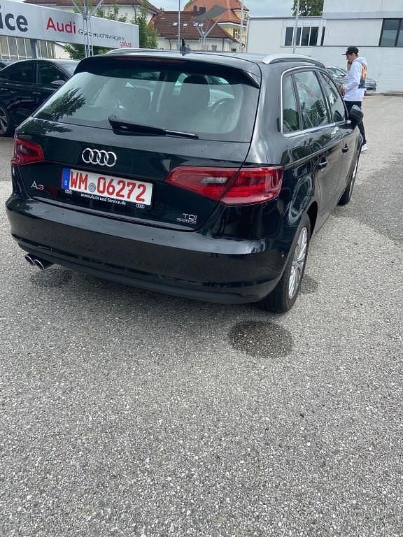 Gebraucht Audi A3 Ambiente 184 PS (135 kW) 2015 Schwarz Limousine