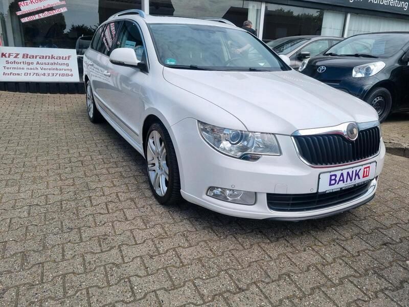 Weiß Gebraucht 2013 Skoda Superb Kombi | 11.900 € (Teuer) - Bild 1/4