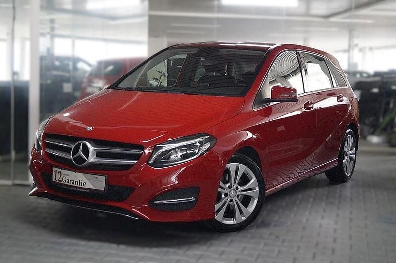 Rot Gebraucht 2015 Mercedes B200 Urban Van / Kleinbus | 13.990 € (Fairer Preis) - Bild 1/4
