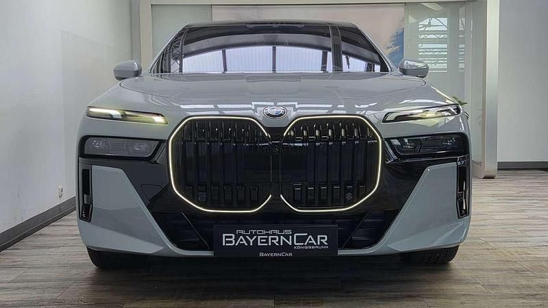 Gebraucht BMW 740 M Sport 299 PS (219 kW) 2025 Brooklyn grau metallic Limousine