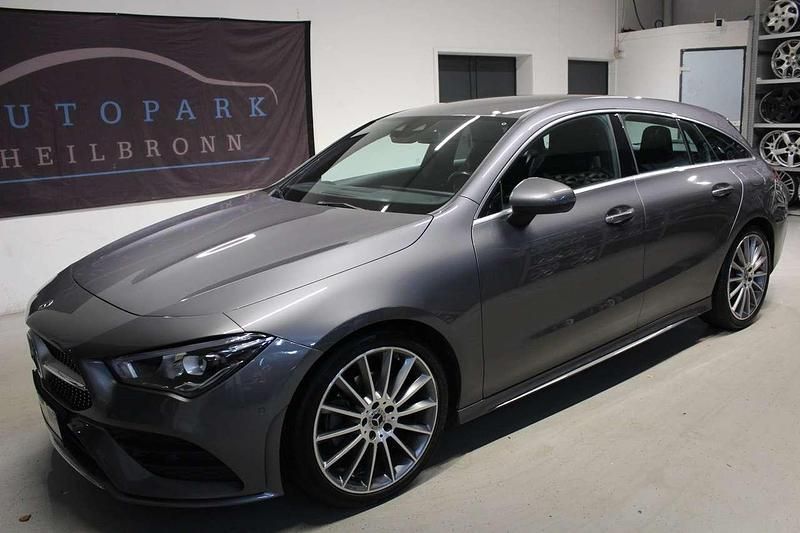 Mountaingrau Gebraucht 2020 Mercedes CLA200 AMG line Kombi | 21.499 € (Fairer Preis) - Bild 1/4