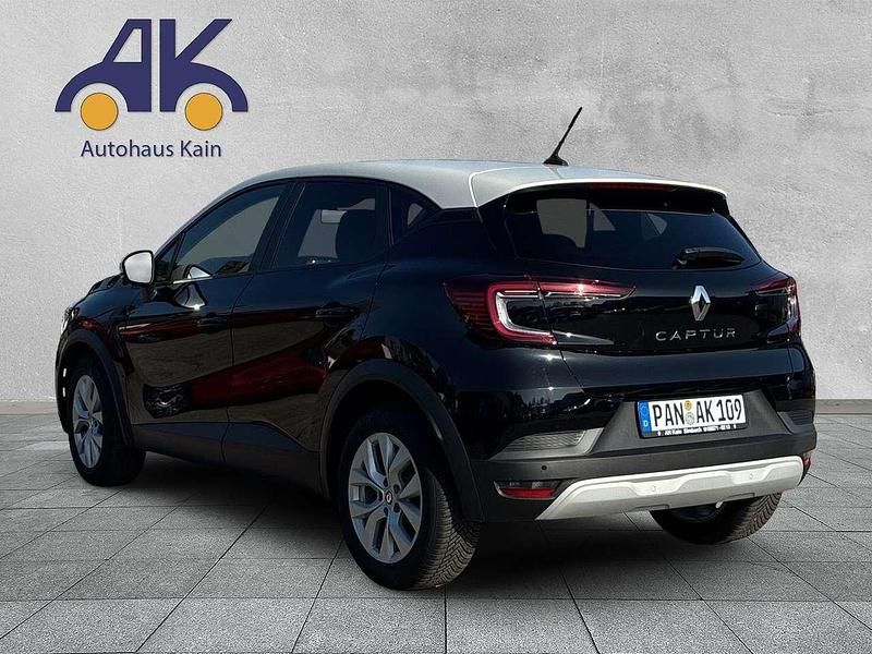 Gebraucht Renault Captur Zen 91 PS (66 kW) 2022 Schwarz gne + weiss qnw SUV