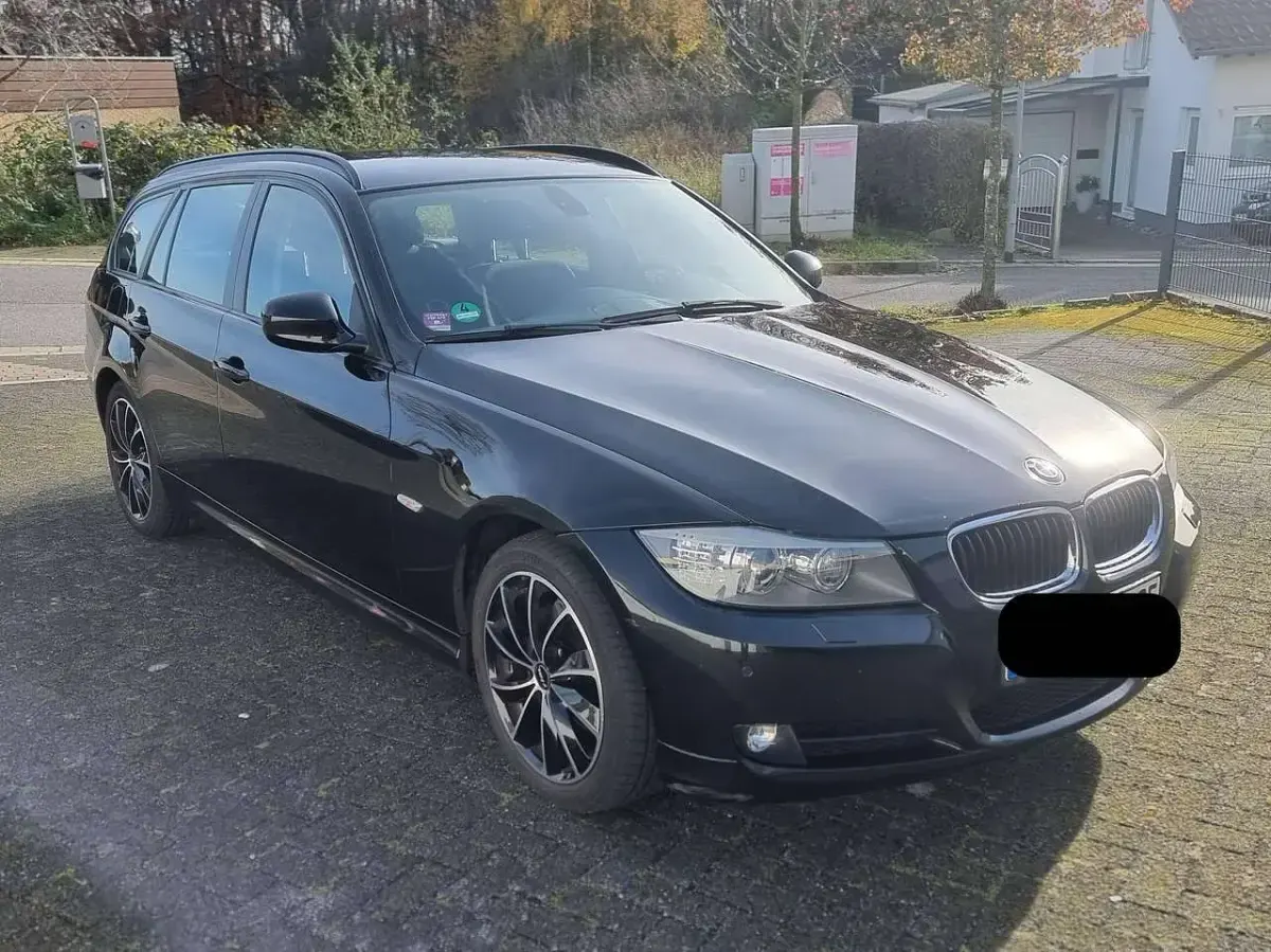 Gebraucht BMW 320 184 PS (135 kW) 2012 Schwarz Kombi